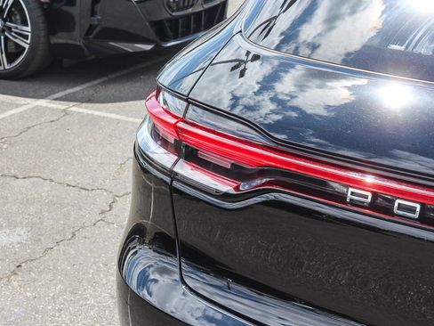 Used 2023 Porsche Macan AWD/4WD image 6