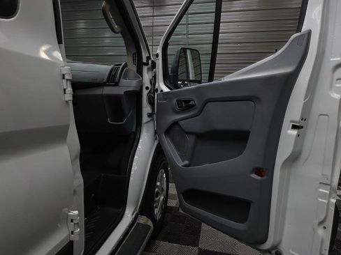 Used 2018 Ford Transit 250 130 Low Roof w/ Exterior Upgrade Package RWD image 28