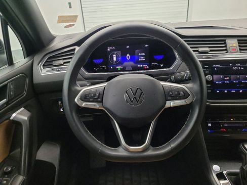Used 2022 Volkswagen Tiguan SE AWD/4WD image 22
