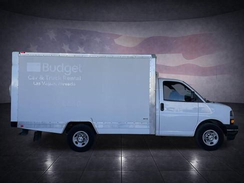 Used 2017 Chevrolet Express 3500 w/ Chrome Appearance Package image 6