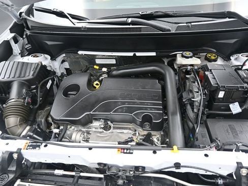 Used 2023 Chevrolet Equinox Premier image 31