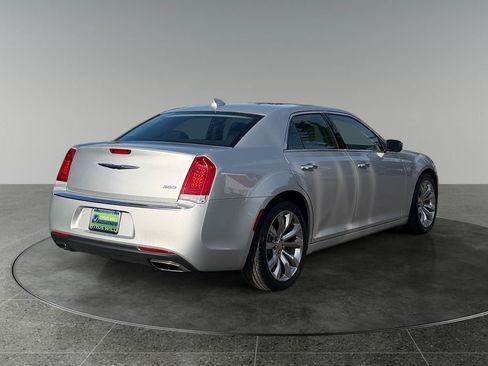 Used 2020 Chrysler 300 Limited RWD image 9
