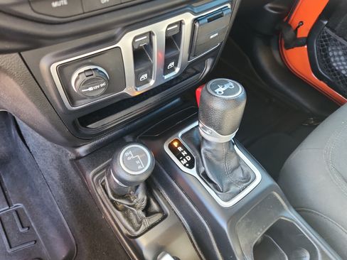 Used 2019 Jeep Wrangler Sport AWD/4WD image 32