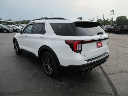 Used 2025 Ford Explorer ST AWD/4WD image 9