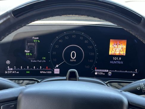 Used 2024 Cadillac Escalade Premium Luxury AWD/4WD image 21