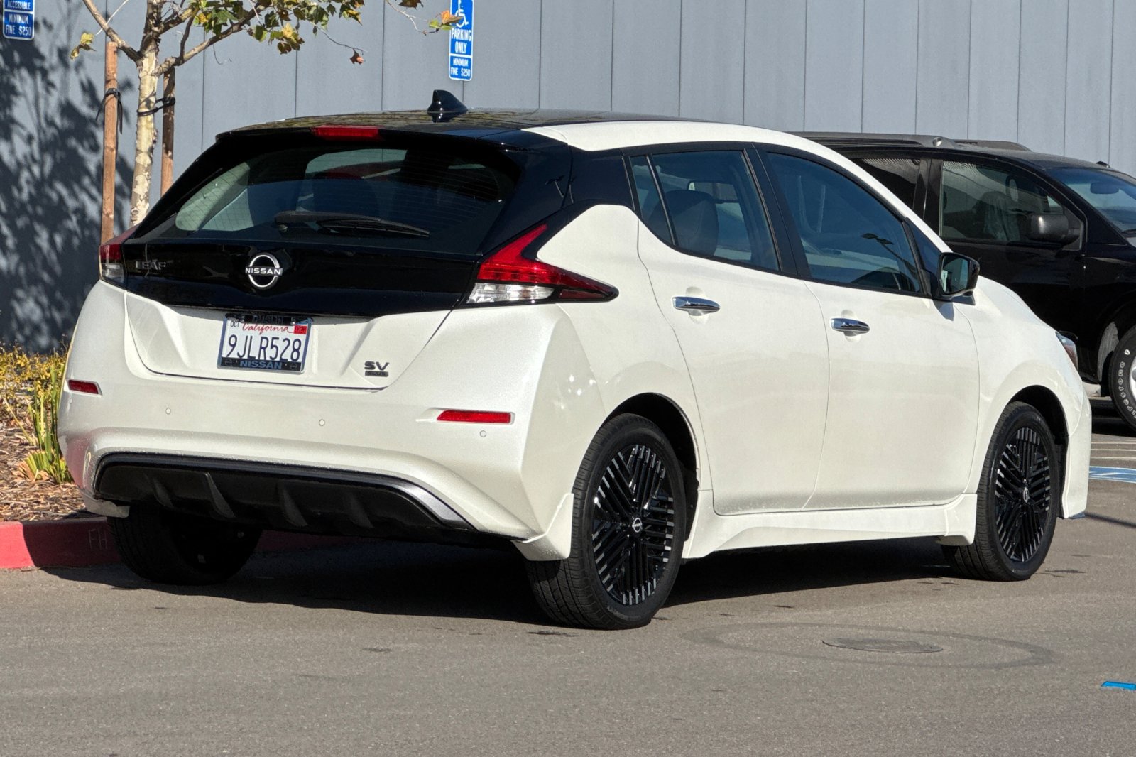 Certified 2023 Nissan Leaf SV Plus FWD image 4