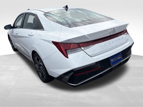 Used 2024 Hyundai Elantra Limited FWD image 3