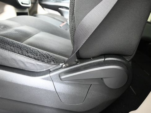 Used 2019 Dodge Grand Caravan SE w/ UConnect Hands-Free Group image 22