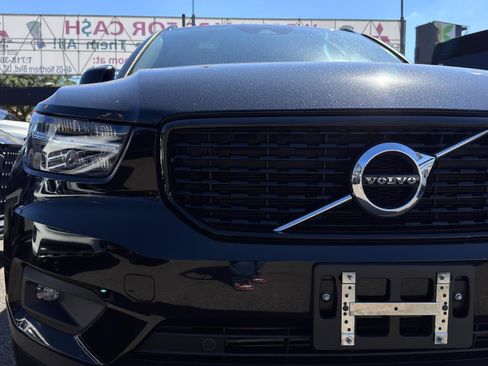 Used 2021 Volvo XC40 T5 R-Design w/ Climate Package image 10