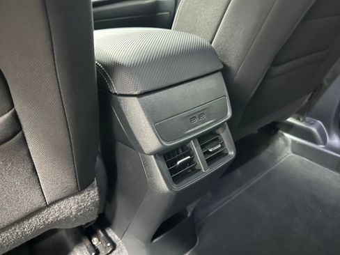 Used 2026 Chevrolet Equinox LT FWD image 43