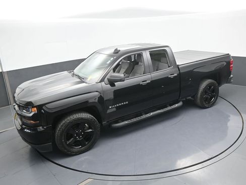 Used 2018 Chevrolet Silverado 1500 Custom w/ Custom Value Package image 42