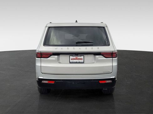 Used 2024 Jeep Wagoneer Series II w/ Flexible Seating Group RWD image 5