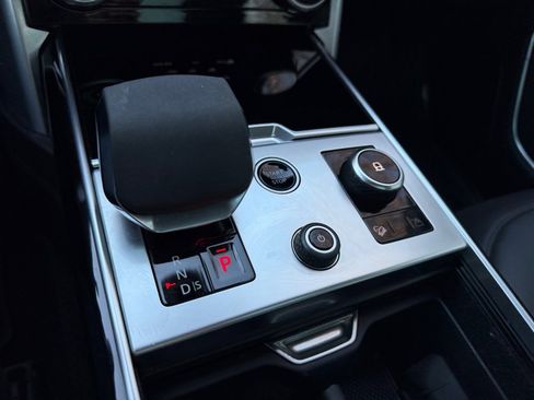 Certified 2023 Land Rover Range Rover SE image 19