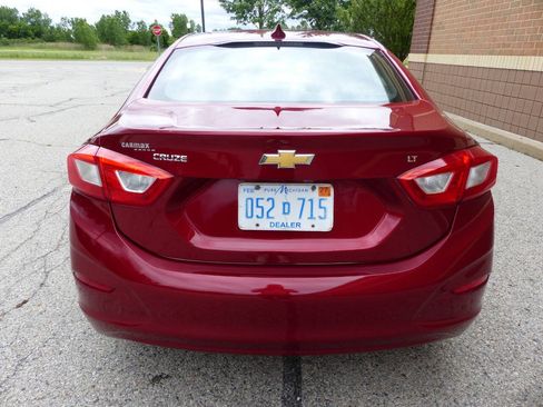 Used 2017 Chevrolet Cruze LT w/ Convenience Package FWD image 7