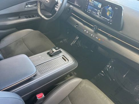 Used 2024 Nissan Ariya AWD image 15