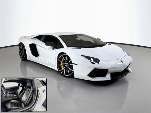 Used 2017 Lamborghini Aventador LP 700-4 AWD/4WD image 2