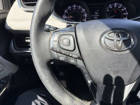 Used 2016 Toyota Avalon Limited w/ Toyota Safety Sense Package image 19