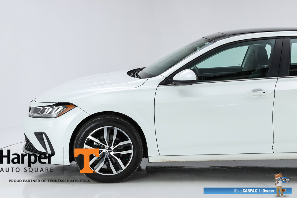 Used 2025 Volkswagen Jetta SE w/ Sunroof Package FWD image 3