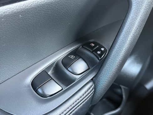 Used 2017 Nissan Rogue SV AWD/4WD image 20