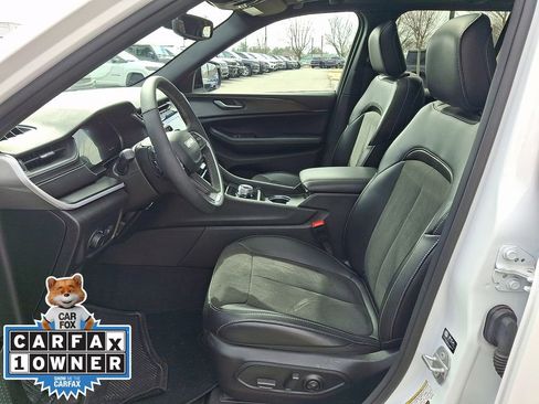 Used 2024 Jeep Grand Cherokee Altitude image 14