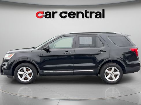 Used 2017 Ford Explorer XLT AWD/4WD image 2