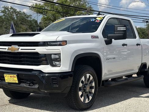 Used 2025 Chevrolet Silverado 2500 Custom w/ Custom Value Package image 3