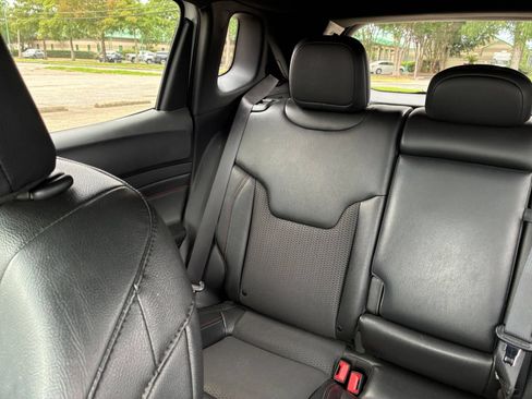 Used 2025 Jeep Compass Trailhawk AWD/4WD image 33