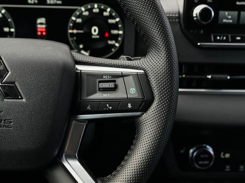 New 2025 Mitsubishi Outlander SE image 22