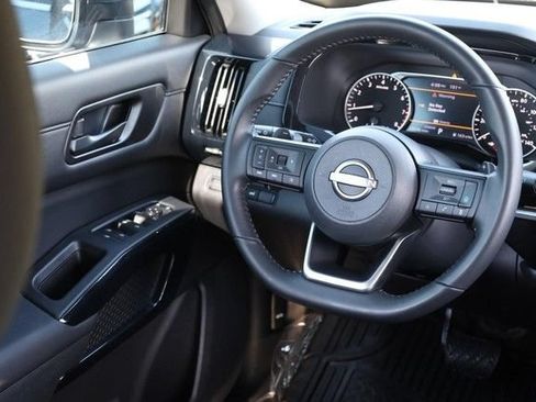 Certified 2025 Nissan Pathfinder SV w/ SV Premium Package FWD image 27