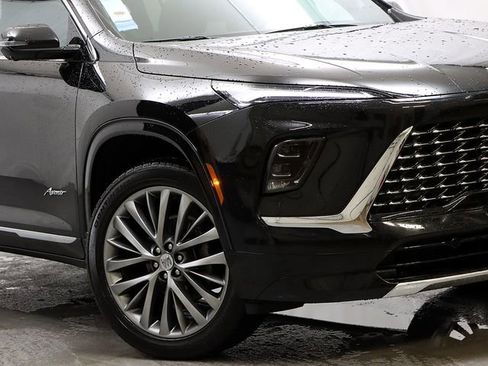Certified 2025 Buick Enclave Avenir image 3