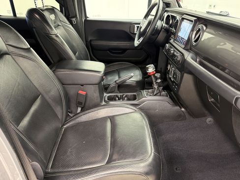Used 2019 Jeep Wrangler Unlimited Sahara AWD/4WD image 23