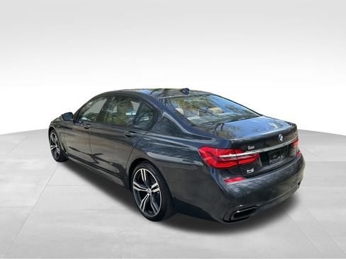 Used 2018 BMW 750i image 3