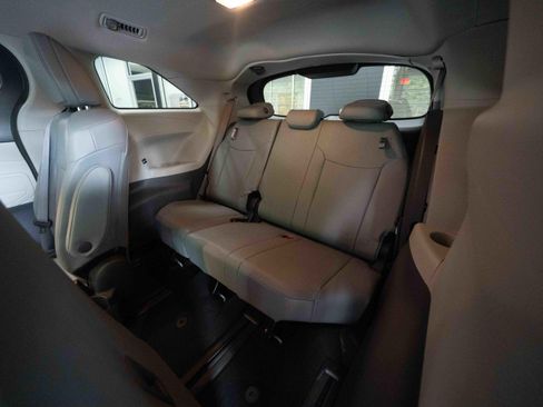 Used 2023 Toyota Sienna XLE FWD image 24