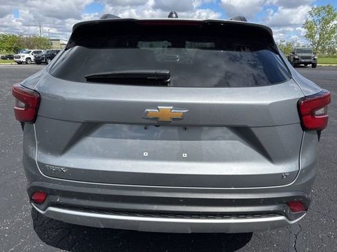 Used 2025 Chevrolet Trax LT w/ LT Convenience Package FWD image 5