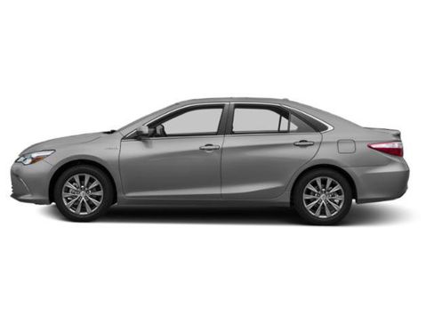 Used 2015 Toyota Camry XLE w/ Moonroof Package FWD image 3