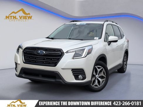 Used 2023 Subaru Forester Premium AWD/4WD image 1