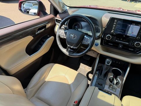Used 2021 Toyota Highlander Limited AWD/4WD image 6