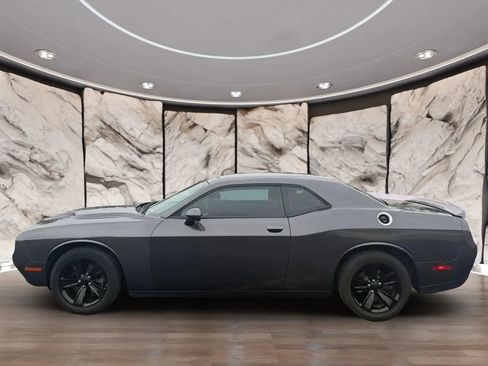 Used 2019 Dodge Challenger SXT RWD image 4