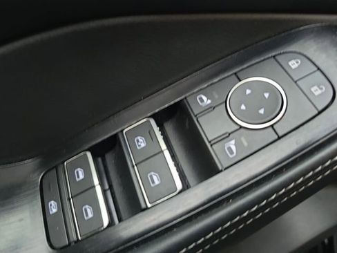 Used 2024 Nissan Rogue SL image 12