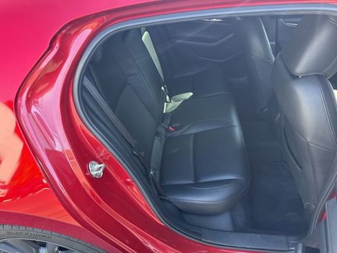 Used 2020 MAZDA MAZDA3 Hatchback w/ Preferred Package FWD image 4
