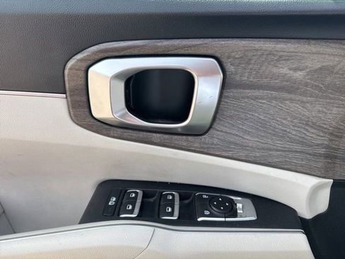 Used 2022 Kia Sorento EX image 12