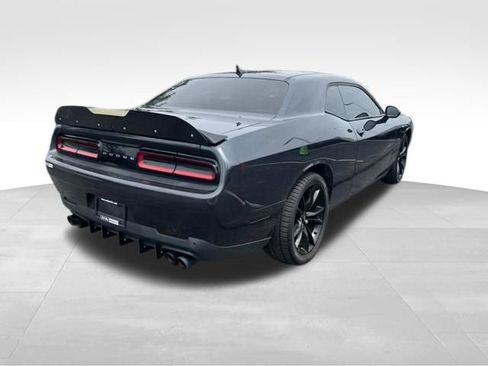 Used 2018 Dodge Challenger R/T w/ Driver Convenience Group RWD image 7