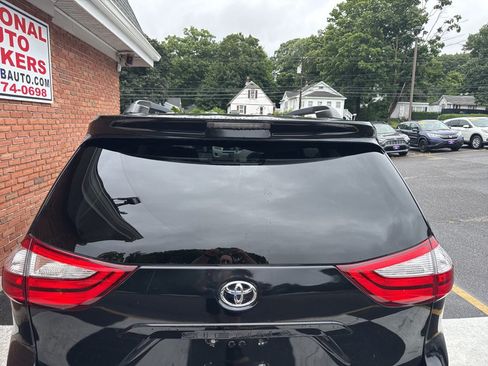 Used 2015 Toyota Sienna XLE AWD/4WD image 9