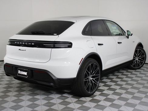 New 2026 Porsche Macan 4 Electric image 7