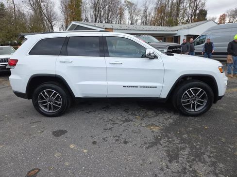 Used 2022 Jeep Grand Cherokee Limited image 3