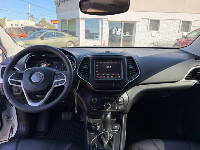 Used 2022 Jeep Cherokee Latitude w/ Trailer Tow Group AWD/4WD image 17