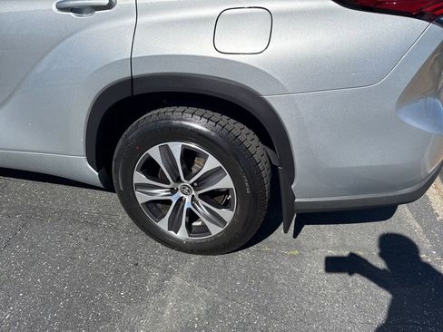 Used 2022 Toyota Highlander XLE image 8