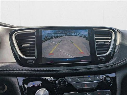 New 2025 Chrysler Pacifica Select image 11