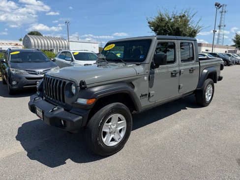 Used 2020 Jeep Gladiator Sport w/ Quick Order Package 24S AWD/4WD image 4