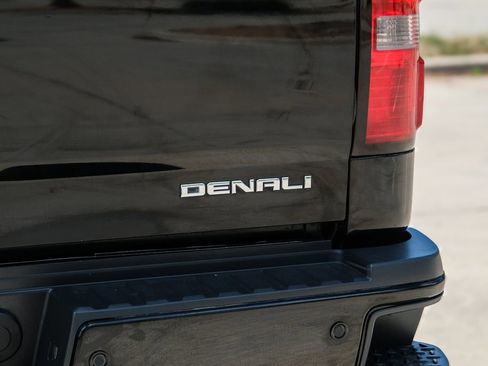 Used 2015 GMC Sierra 2500 Denali w/ Duramax Plus Package AWD/4WD image 33